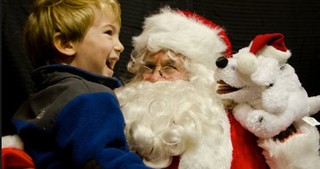 Anonymous Santa Visits Wal-Mart and Spreads Cheer in the Most Unexpected Way