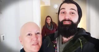 Daughter Surprises Her Momma Battling Cancer Just In Time For Christmas