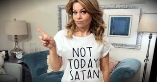 Online Bullies Attacked Candace Cameron Bure For Wearing This Shirt