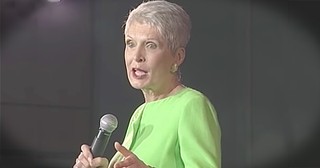 Jeanne Robertson Hilariously Asks Left Brain About His Thoughts 