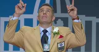 Superstar Kurt Warner Gives Glory To God During Emotional Speech