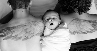 Parents Honor Late Son In Heartbreakingly Beautiful Photo With Newborn