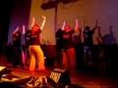 Youth Group sings I Love Jesus