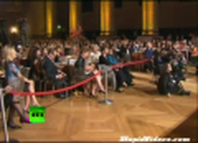 Presidential Seal Falls From Podium