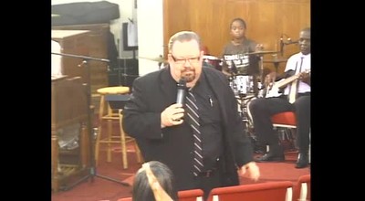 Prophet J. Raymond Starrett moving in the gifts of the spirit,prophecy,signs and wonders and miracles