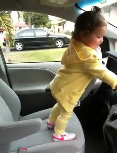 Toddler Has a Dance Party in the Car