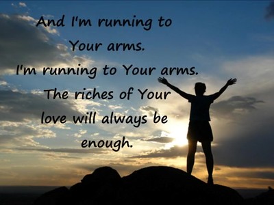 Forever Reign lyrics video - with singers