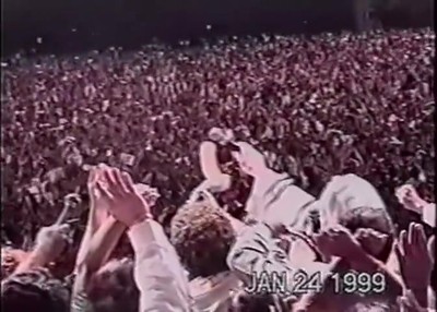 Jonathan Cahn Sounding the Shofar in India
