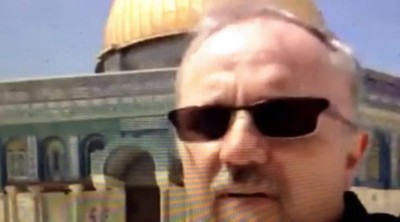 "Palestinians Throw Rocks At Jews Temple Mount"