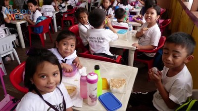Avec les enfants des Philippines, ERDA