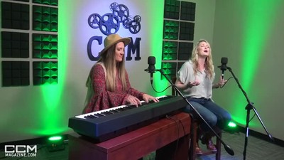 Cori & Kelly | 'Lift My Hands' (acoustic)