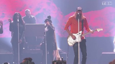 Crowder Electrifying Live ‘Grave Robber’ Performance