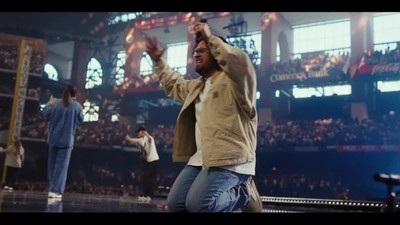 Passion’s Moving ‘What a Worthy Name’ Live Performance