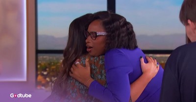 Jennifer Hudson Tears Up When Guests Thank Her For Her Kindness