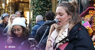 Allie Sherlock Stunning Street Performance Of Adele Hit 'Skyfall'