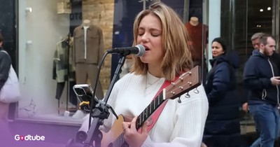 Street Performer Stunning Cover Of 'Hello' By Lionel Richie