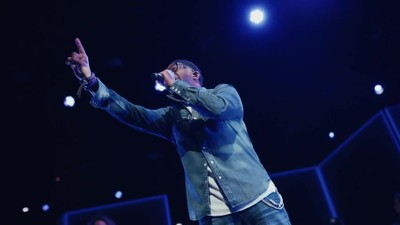 Tasha Cobbs Leonard - Break Every Chain / Power In The Blood / Jesus, I'll Never Forget