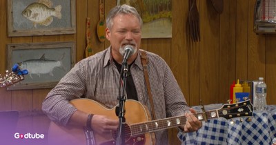 John Berry Emotional 'Gotta Lotta Love' Performance On Larry's Country Diner