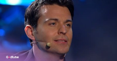 Celtic Thunder Chilling 'The Thunder Rolls' Performance Lyric Video