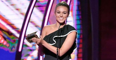 Sadie Robertson Encourages Young Christians to Bring Their Bibles to School