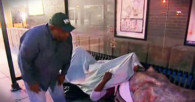 Sanitation Worker And His Wife Bless Homeless Families On The Streets