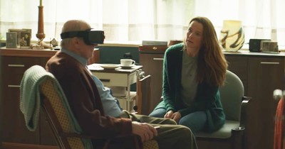 Elderly Father Remembers His Daughter After An Emotional Christmas Surprise