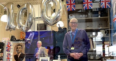 Grandpa-of-7 Is So Devoted to His Work He Makes a 4-Hour Commute Even Though He's 100