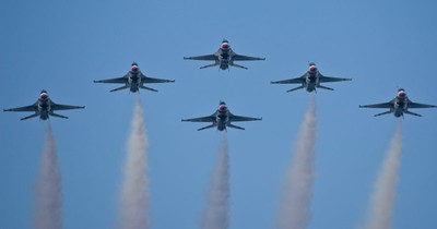 Man Gripes About 'Noisy' Jets Until He Learns True Reason For The Fly Over