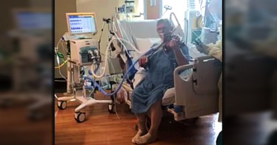 Man Plays Violin for Hospital Nurses After COVID Takes His Ability to Speak And Has Them in Tears