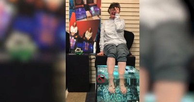 Lady Went To Get A Fish Pedicure For The First Time And Her Reaction Was Hilarious