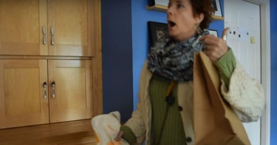 Two Sisters Surprised Their Mom With A Visit After Being Gone For Over A Year