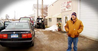 Mechanic Pays $1,500 Bill For Single Dad To Save Christmas