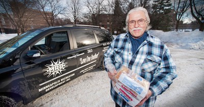 One Man Helps Feed the Homeless Every Single Night