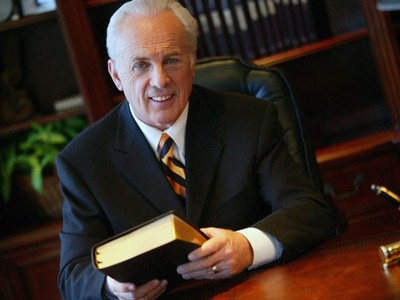 Momento de Gracia with John MacArthur