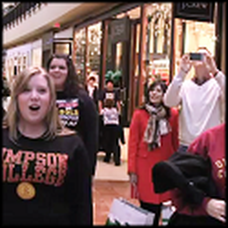 Simpson College Surprises a Mall with a Flash Mob