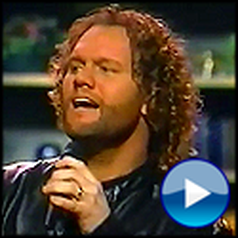 David Phelps Sings an Awesome Version of He's Alive