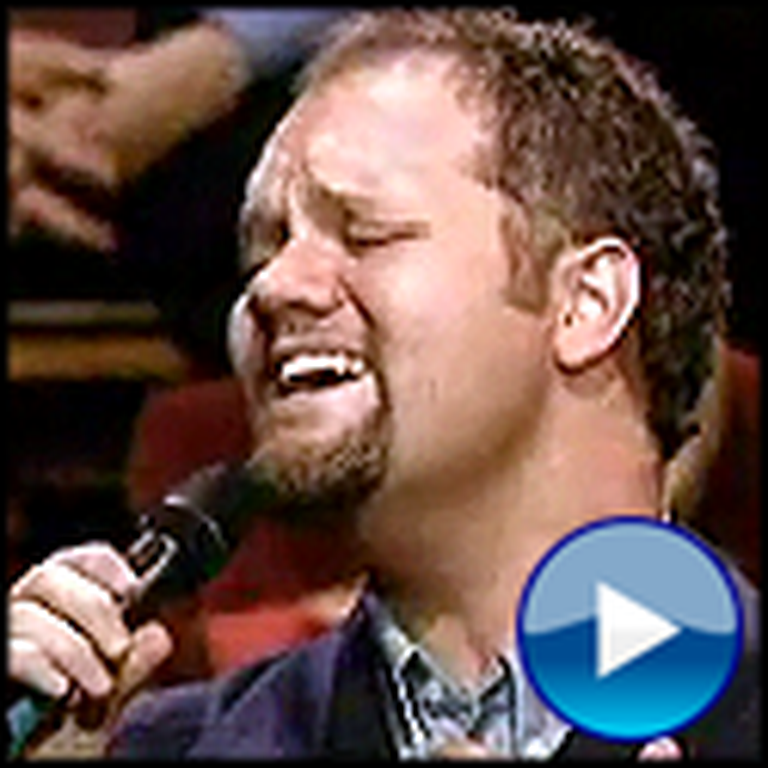 David Phelps Brings an Entire Room to Tears with a Song