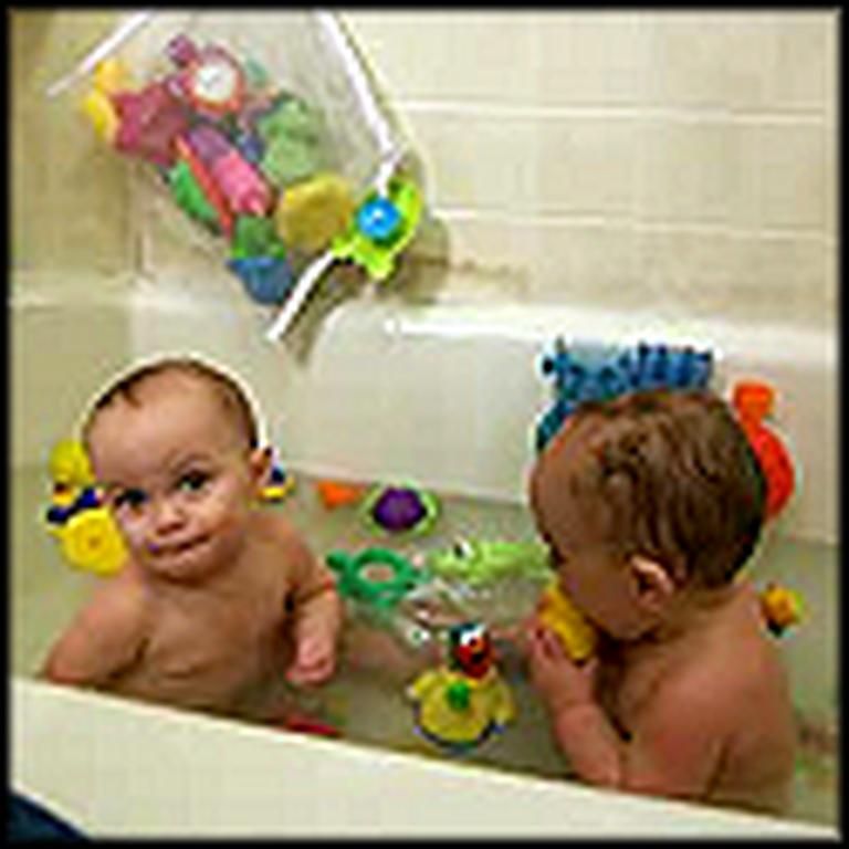 Adorable Twin Babies Giggle in the Bath Tub