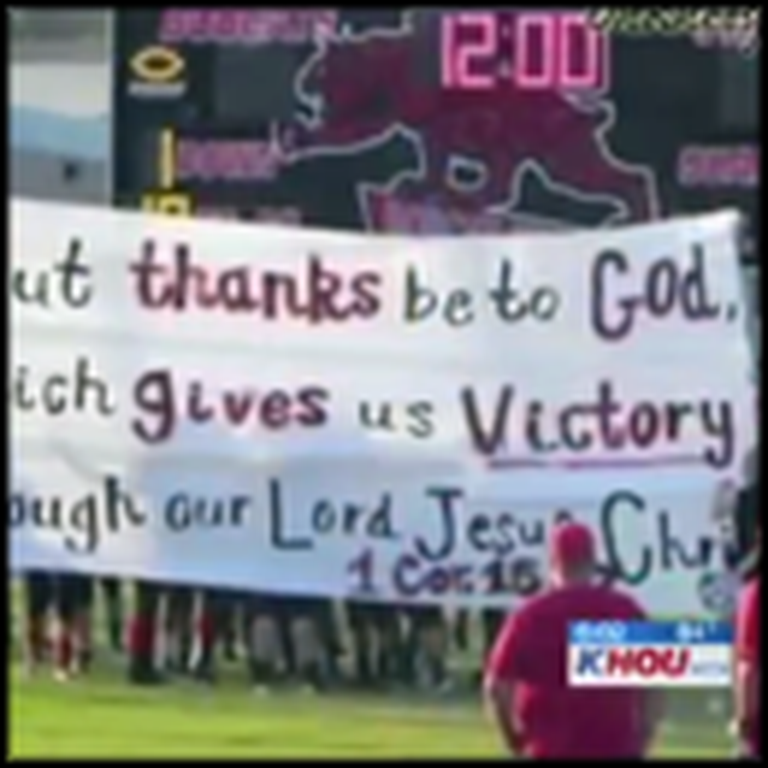 Cheerleaders Bravely Stand Up For Jesus