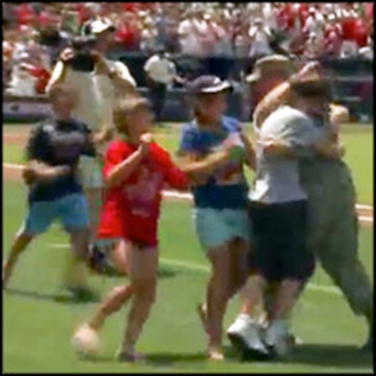 Soldier Surprises his Entire Family at a Baseball Game
