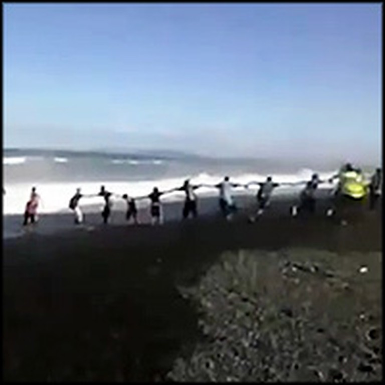 Beach-Goers Form a Human Chain to Save Drowning Boy