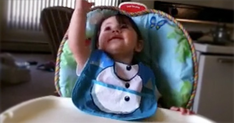 Watch This Sweet Baby Praise Jesus With Mommy - Awww