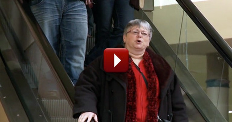 Mall Shoppers Were Treated to a Surprise So Beautiful, It Seemed Heaven-Sent