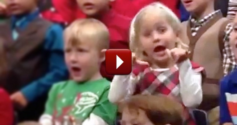 Little Girl Surprises Deaf Parents During Christmas Concert by Signing It for Them