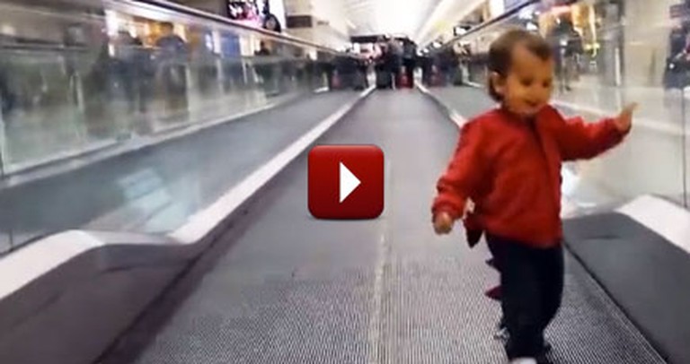 How to Keep a Toddler Entertained During a Delayed Flight