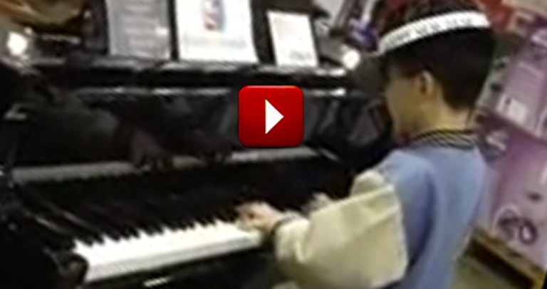 Young Boy Amazes Costco Shoppers With His Impromptu Piano Concert
