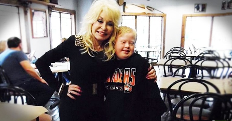 How Dolly Treated This Fan Is Proof--She's Got Class! How Sweet Is This?