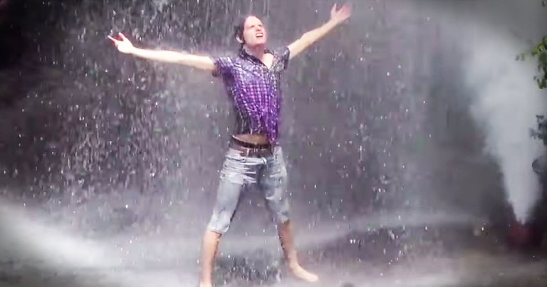 This Man Made The Best Of A Bad Situation And DANCED In The 'Rain'--Mesmerizing!
