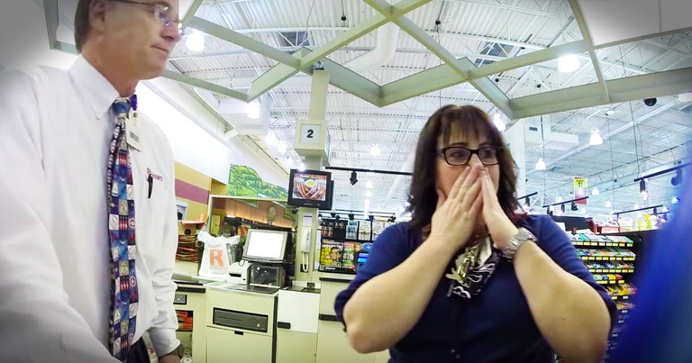 A Stranger Paid For Their Groceries Because Giving Is Better