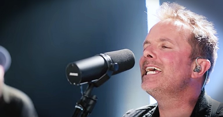Chris Tomlin Performs Live Rendition Of Hit Song 'Jesus'